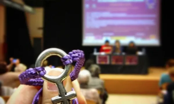 Fotografia del símbol de la dona en unes jornades