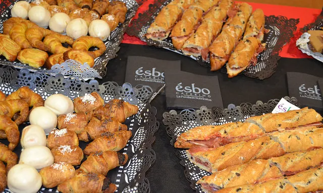 El càtering ÉsBo, de la Fundació Rubricatus, convidarà a un esmorzar a les persones assistents.