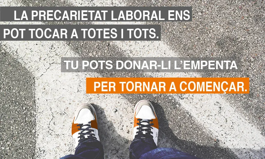 Uns peus vists sobre l'asfalt
