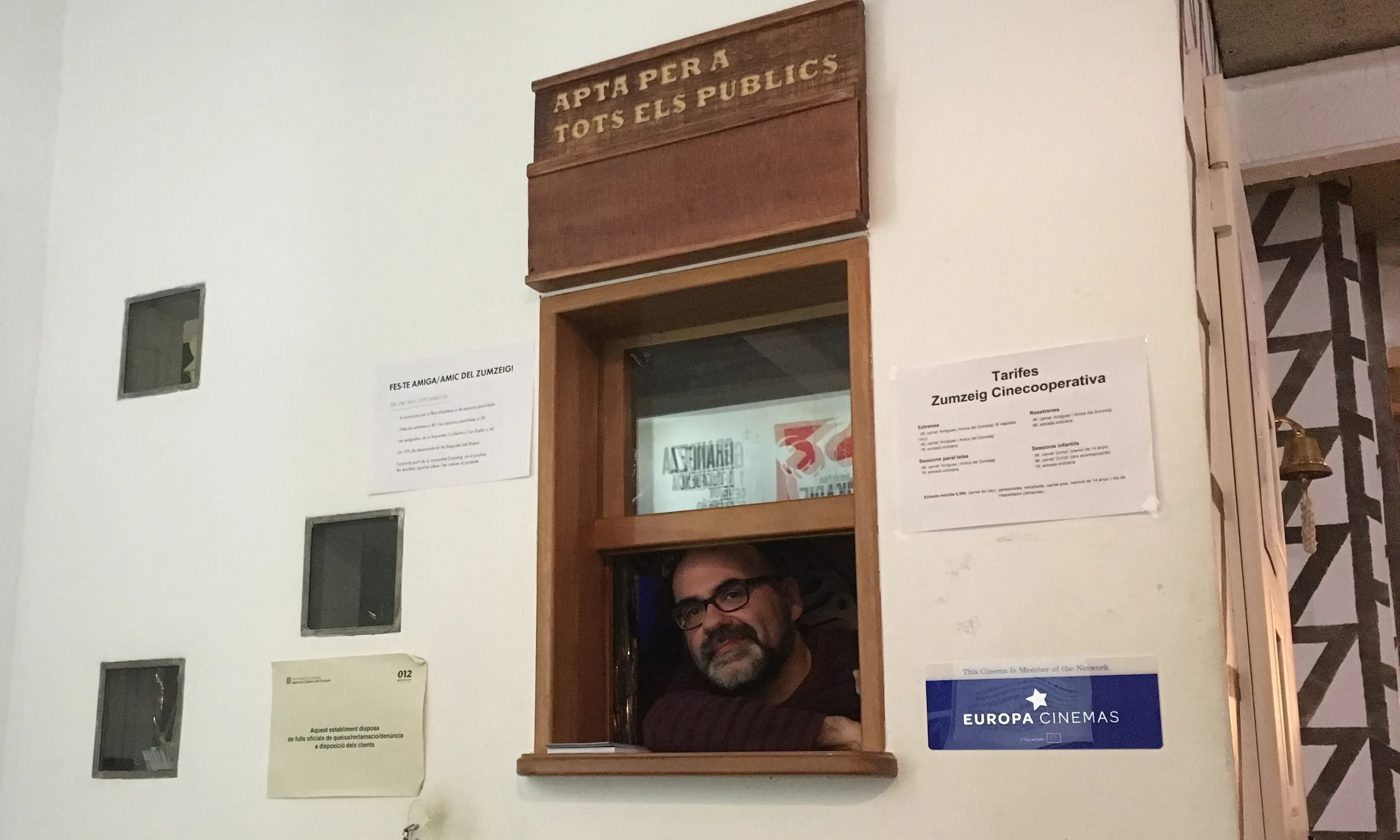 Josep Calle és un dels membres de la cooperativa i projeccionista del cinema. Font: Zumzeig.