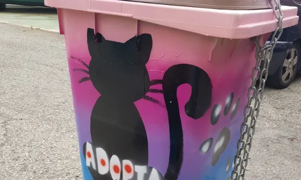 Un CatDonald, contenidors petits de dues rodes que serveixen com a punts de menjar.