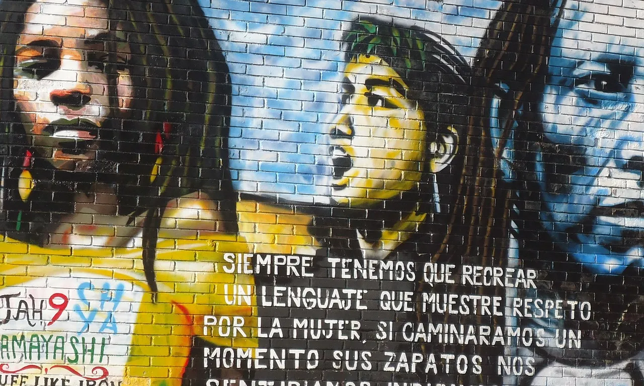 Grafiti sobre dones en un mur