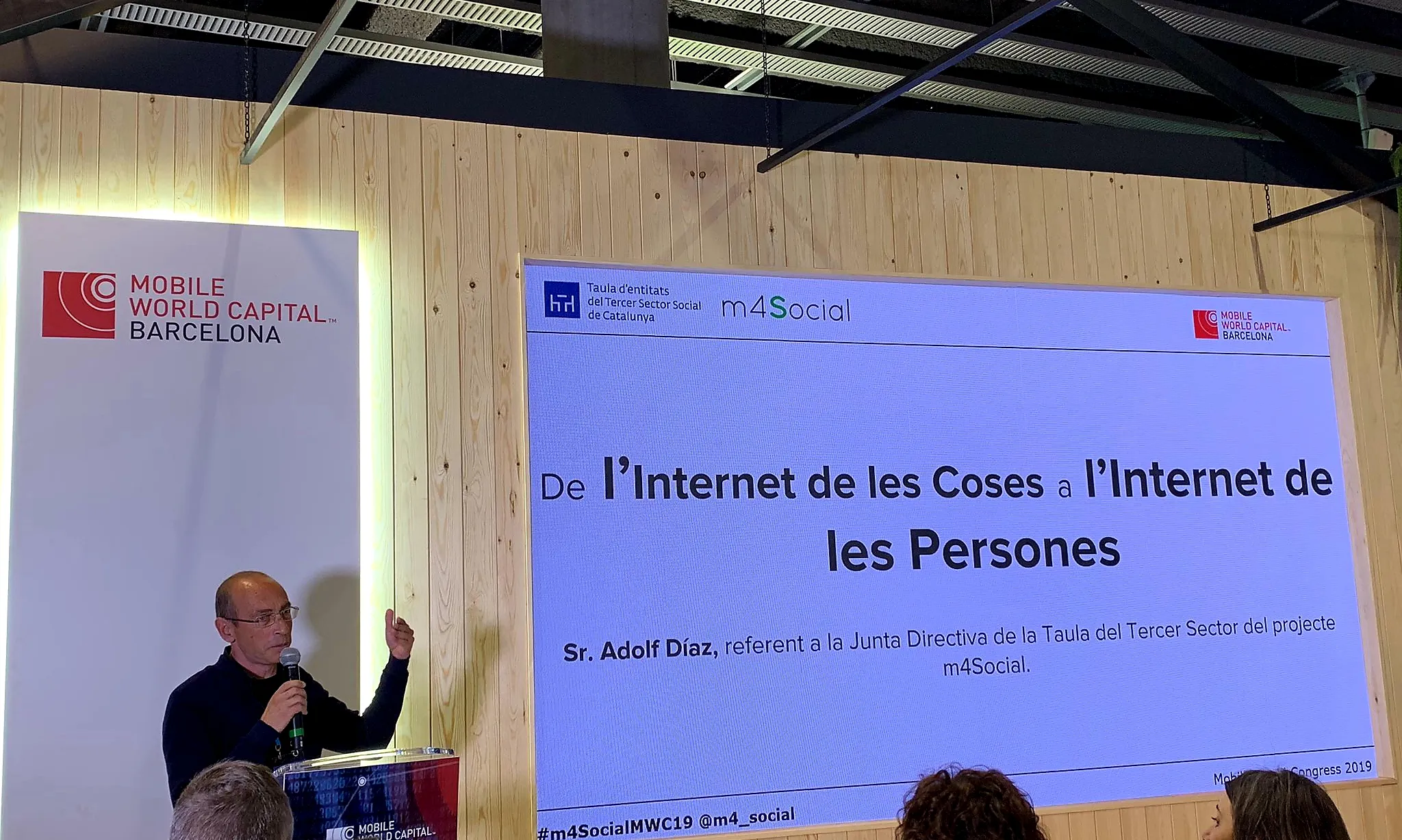 L'Adolf Díaz durant la seva intervenció al Mobile World Capital de Barcelona.