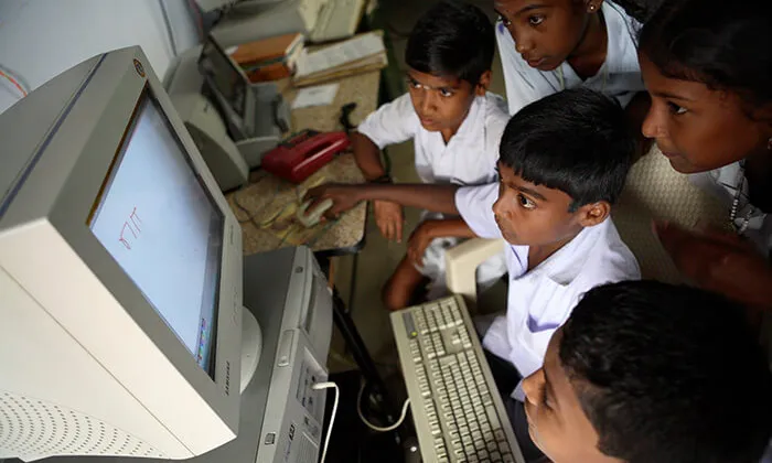 La UNESCO entrega premi de donació d'ordinadors a ONG de la Índia.