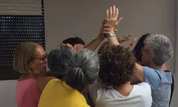 Voluntàries del centre fent pinya