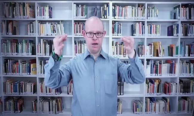 Moment del vídeo amb una de les persones que hi participen