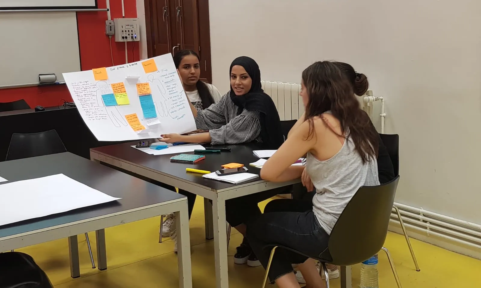 Moment en el primer taller de 'Mixtura' on es van compartir moltes idees i projectes.