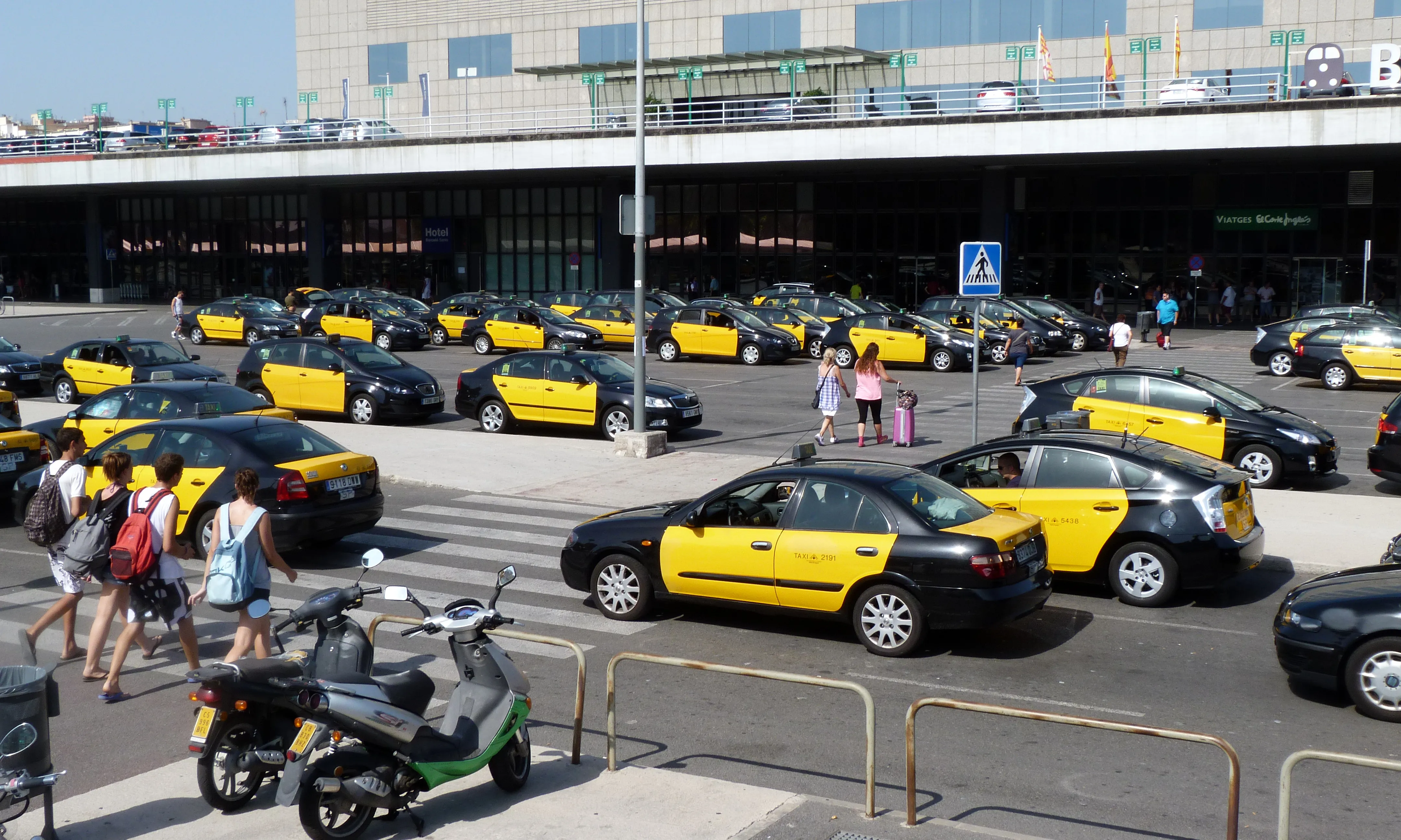 Falten més de 400 taxis per donar resposta al problema d'accessibilitat de Barcelona.