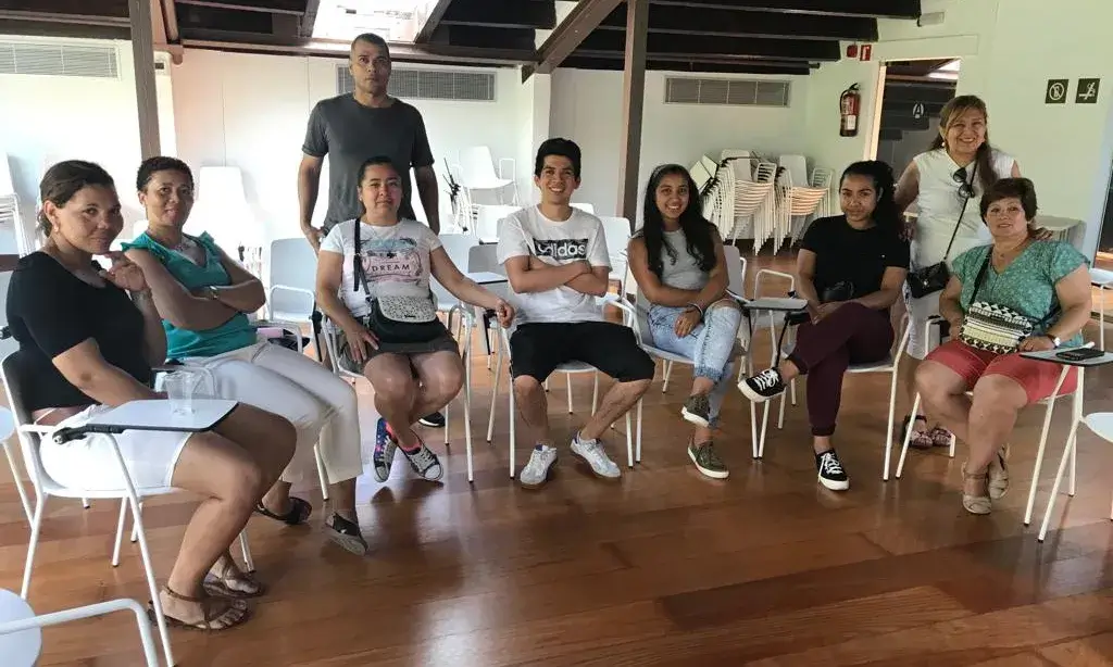 Els integrants de Ca l'Abril en una reunió
