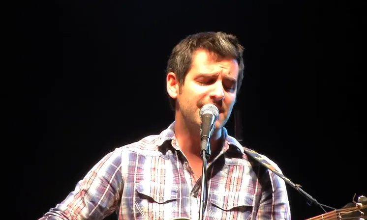 Joan Dausà en un concert a dalt de l'escenari