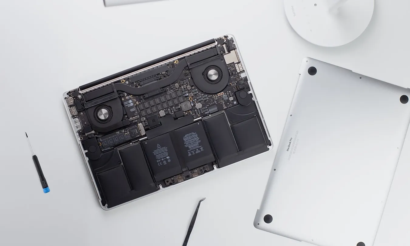 L’entitat testeja, restaura i canalitza els equips utilitzant programari lliure i eines desenvolupades col·lectivament per ereuse.org. Font: Unsplash.