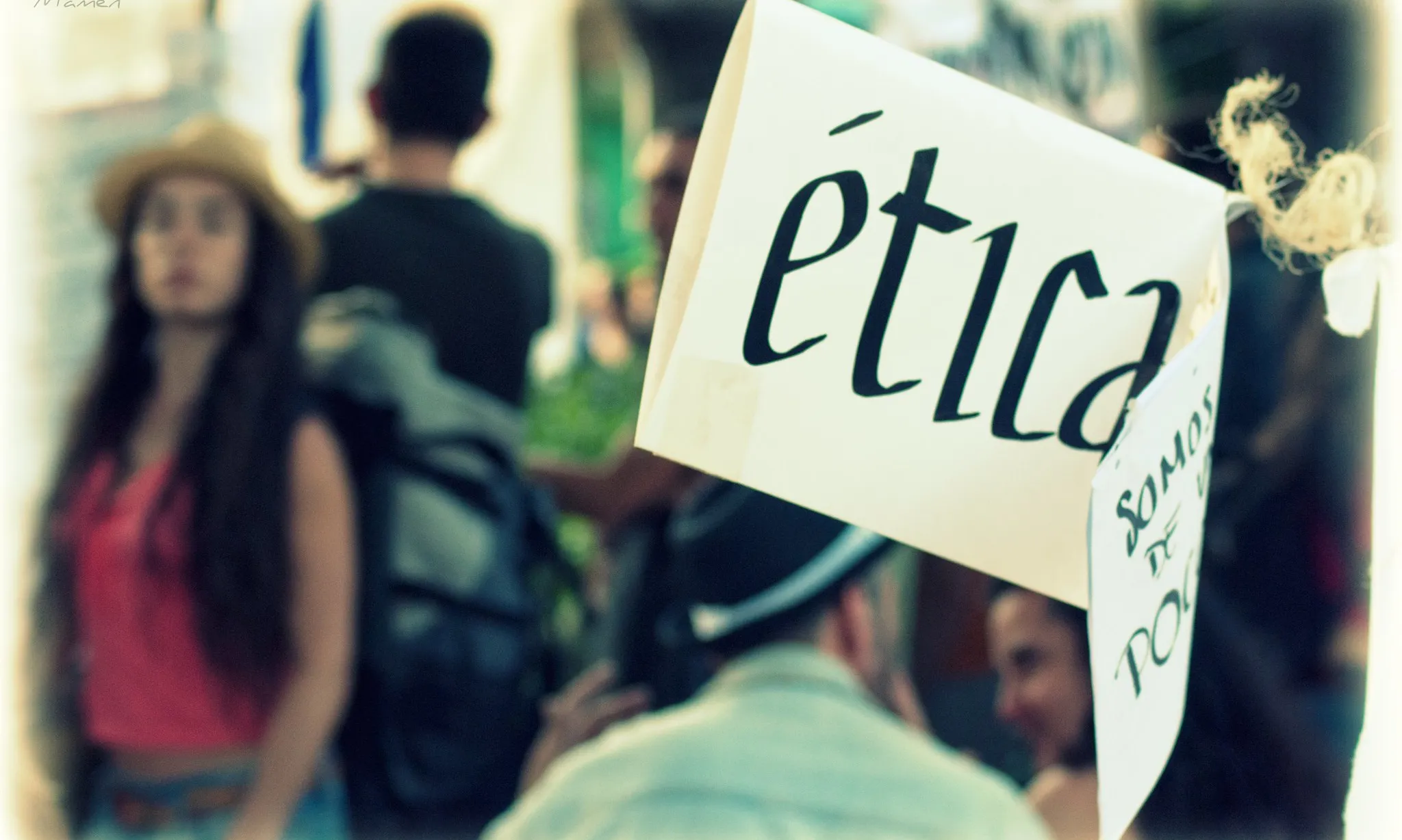 Cartell 'ética' penjant