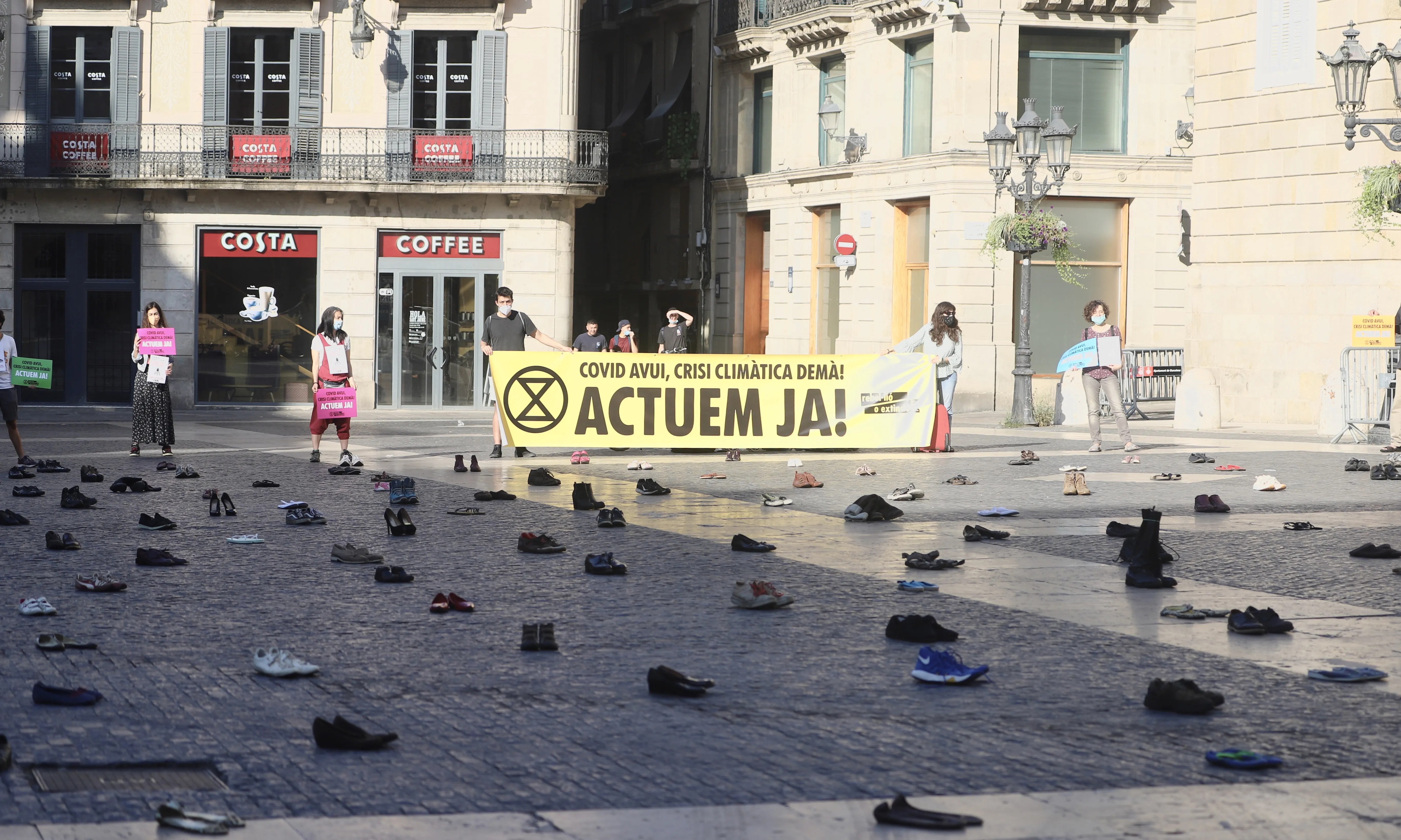 Acció davant la Plaça Sant Jaume duta a terme durant les darreres setmanes.