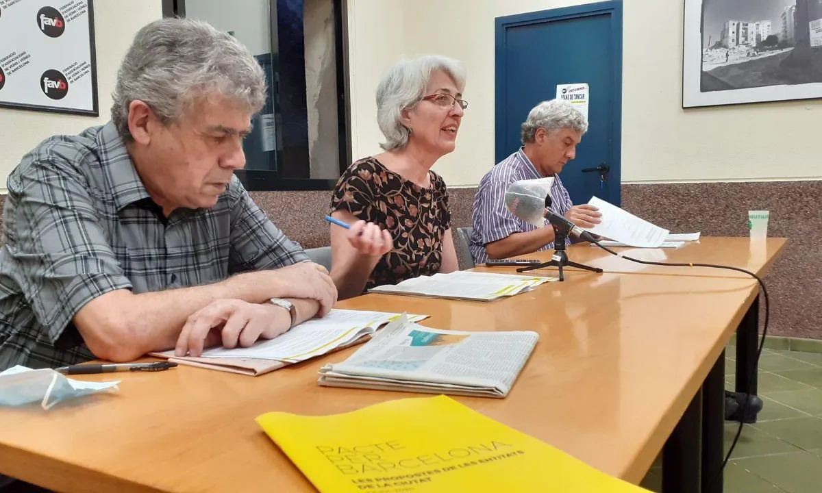 Una de les mesures que demanen les entitats és la necessitat d'invertir en despesa social, habitatge i transport públic per evitar que les desigualtats creixin.