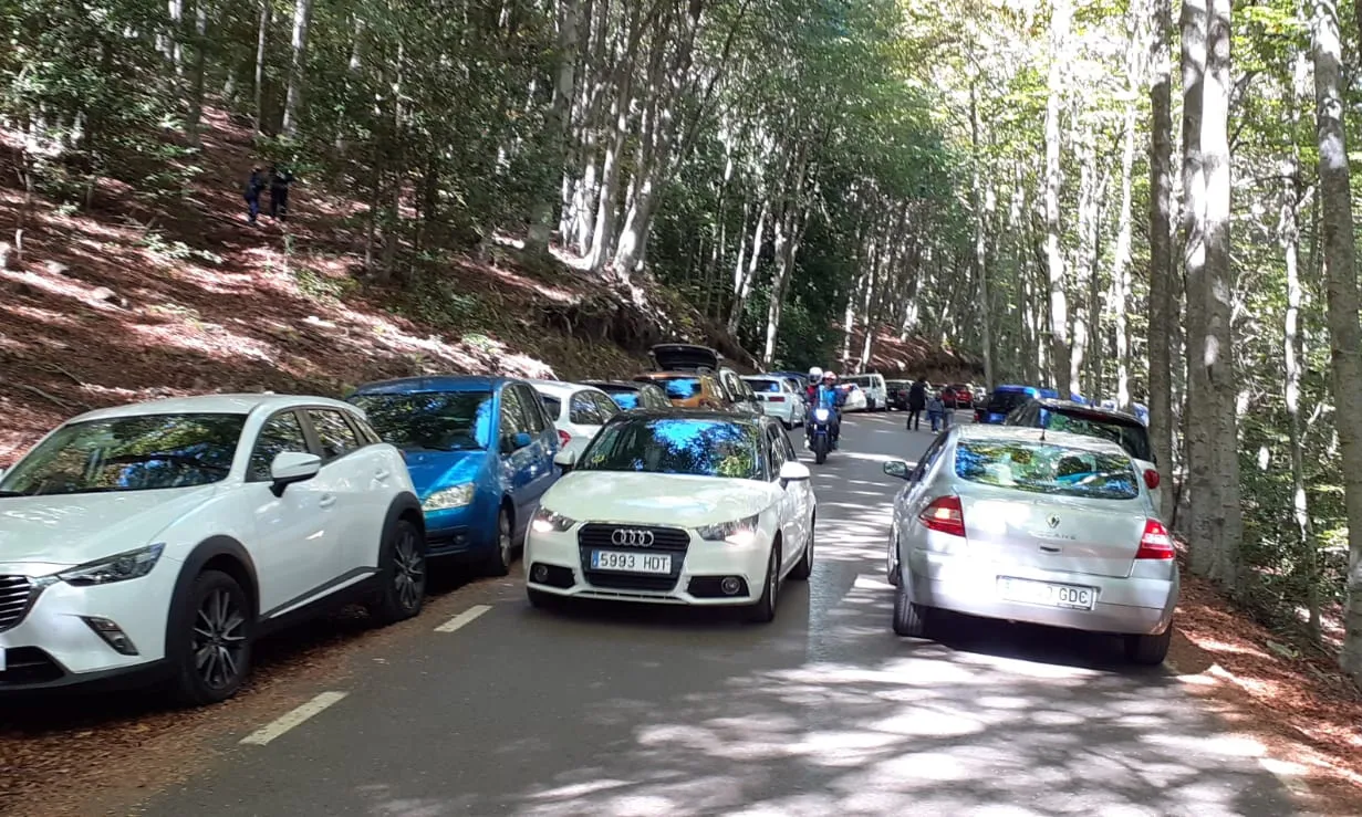 Les noves mesures ajudaran a regular l'arribada de vehicles privats al Parc Natural del Montseny i al de Sant Llorenç del Munt i l'Obac.