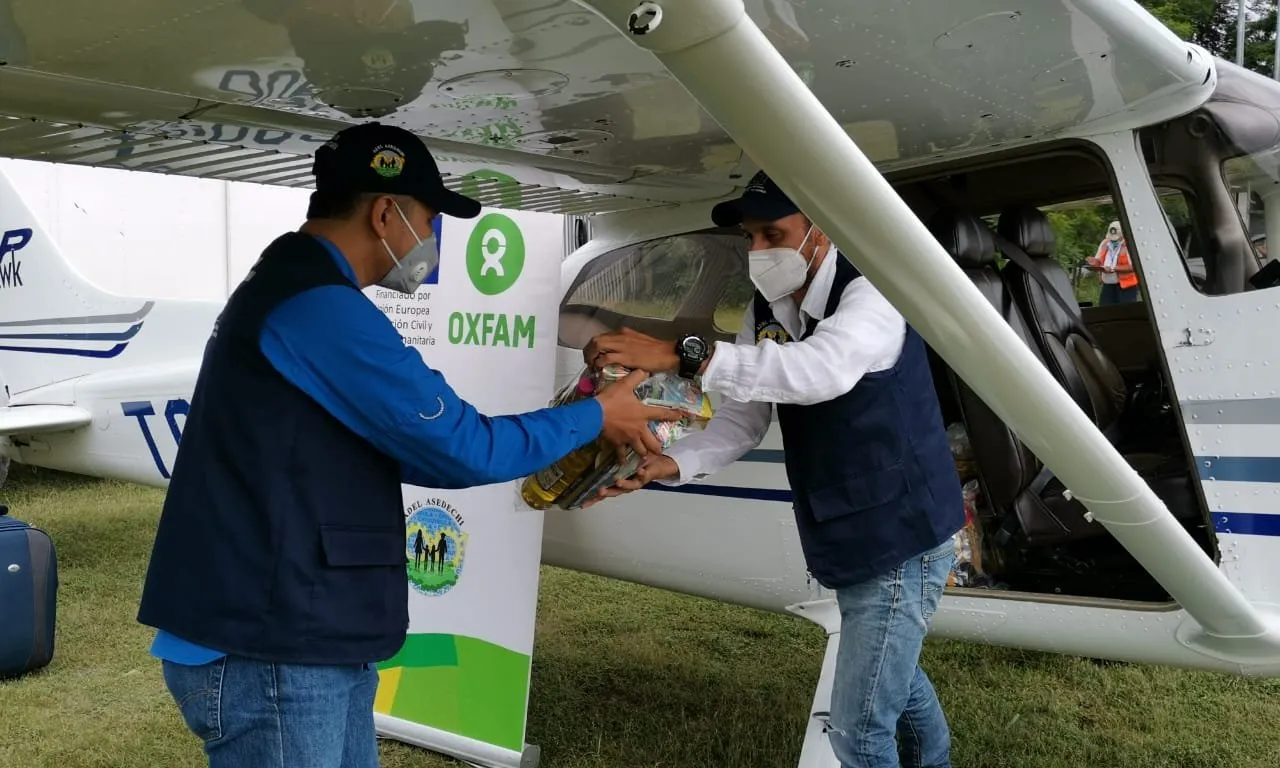 Des d'Oxfam Intermon s'estan enviant aliments i equipaments per albergs.