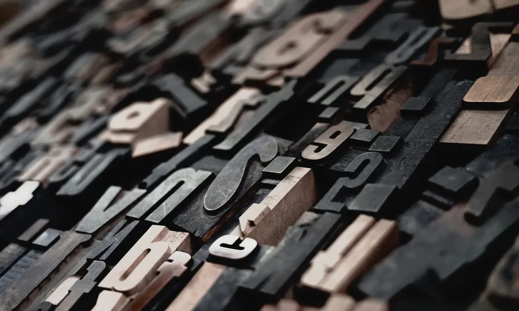 Un dels elements indispensable a l’hora de registrar un pla d’igualtat és comptar amb un llenguatge i una comunicació no sexista. Font: Unsplash.