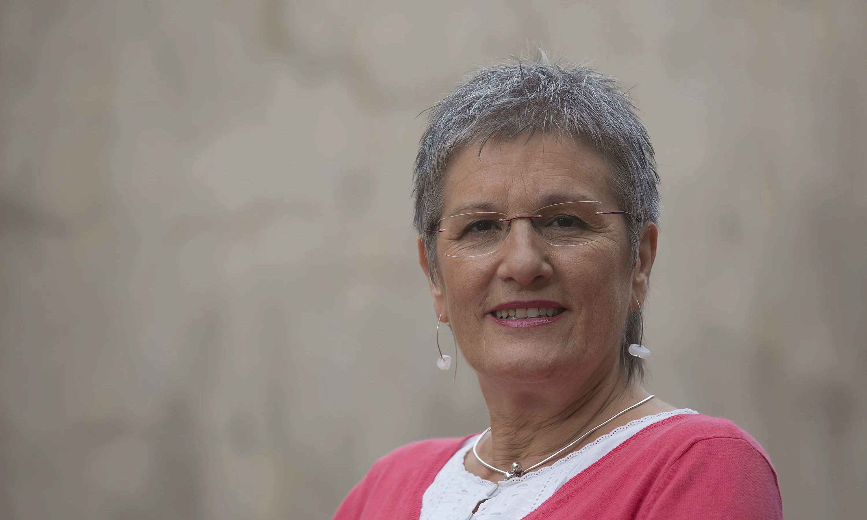La campanya substitueix el sopar solidari anual, però manté el Premi Amics de la Gent Gran, atorgat a la periodista Milagros Pérez Oliva
