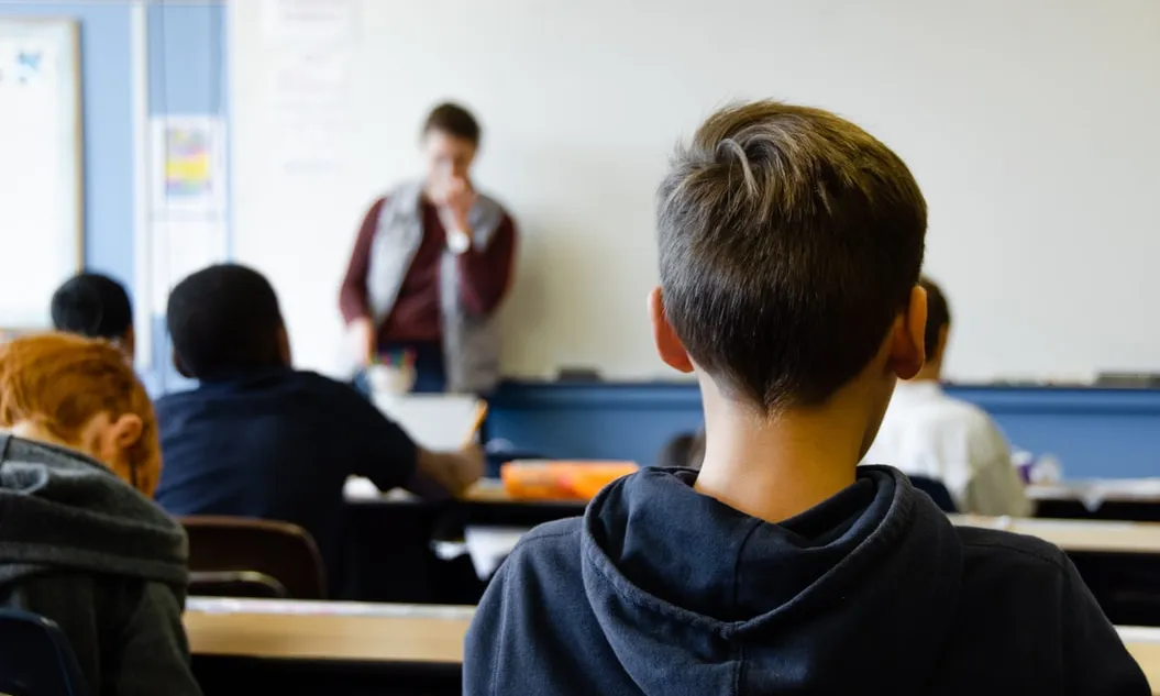 A Catalunya, l'expressió escrita en català de l’alumnat que acaba l'ESO és molt millorable, ja que un 14% de l’alumnat es situa en un nivell baix. Font: Unsplash.