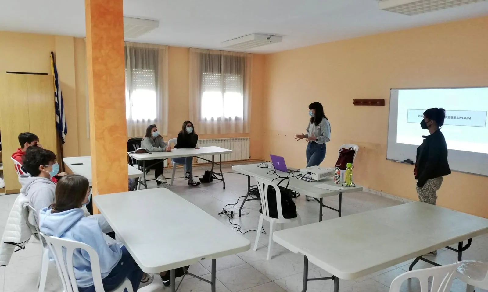 L'entitat desenvolupa tasques de sensibilització, prevenció i orientació. 