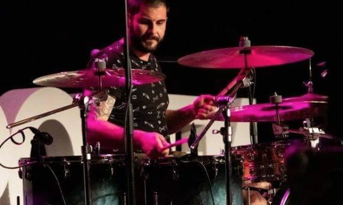 El president de l'associació de músics de Martorelles, Ángel Méndez, durant un concert.