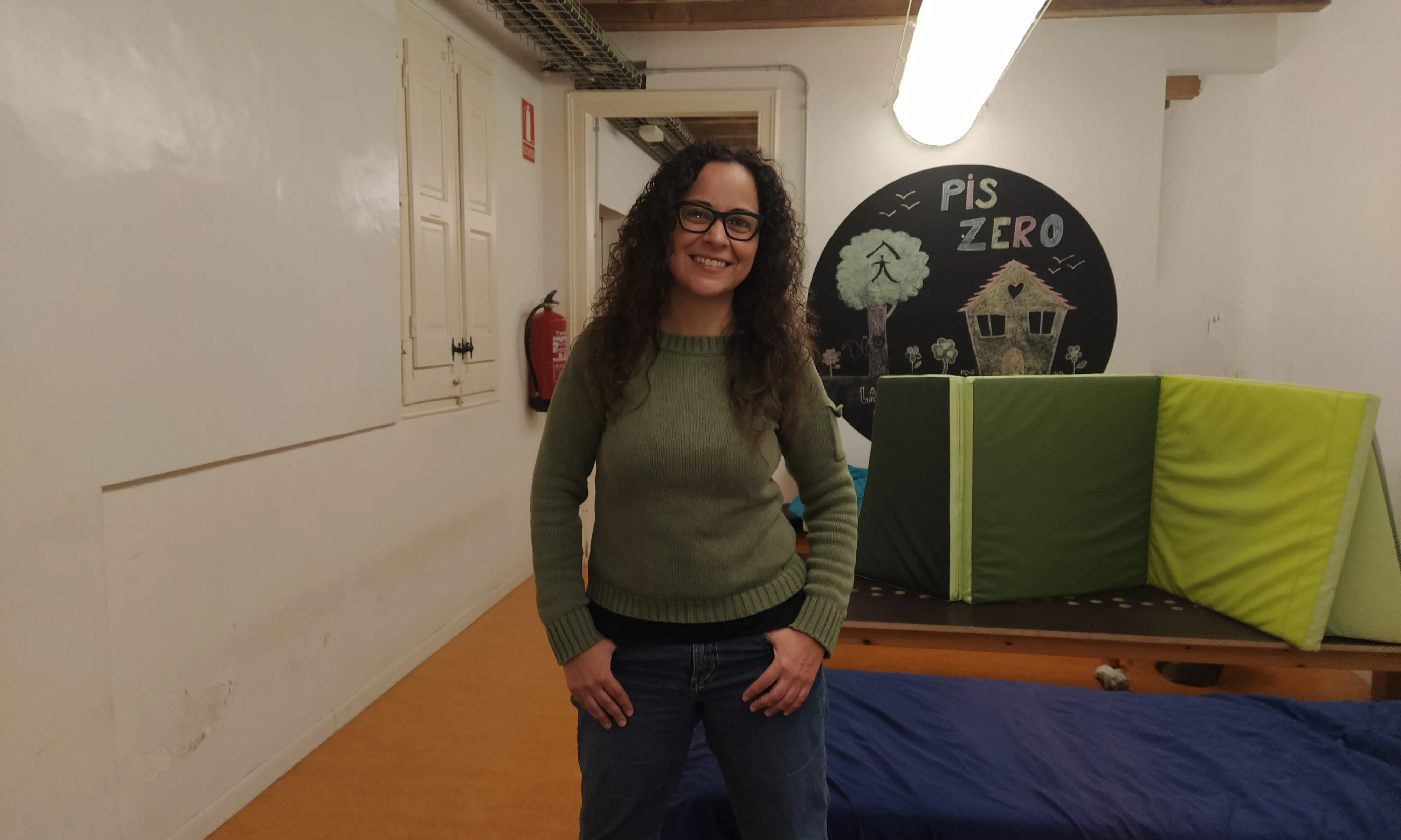 Ana Basanta, al Pis Zero d'Arrels Fundació, on cada nit dormen una desena de persones sense llar.