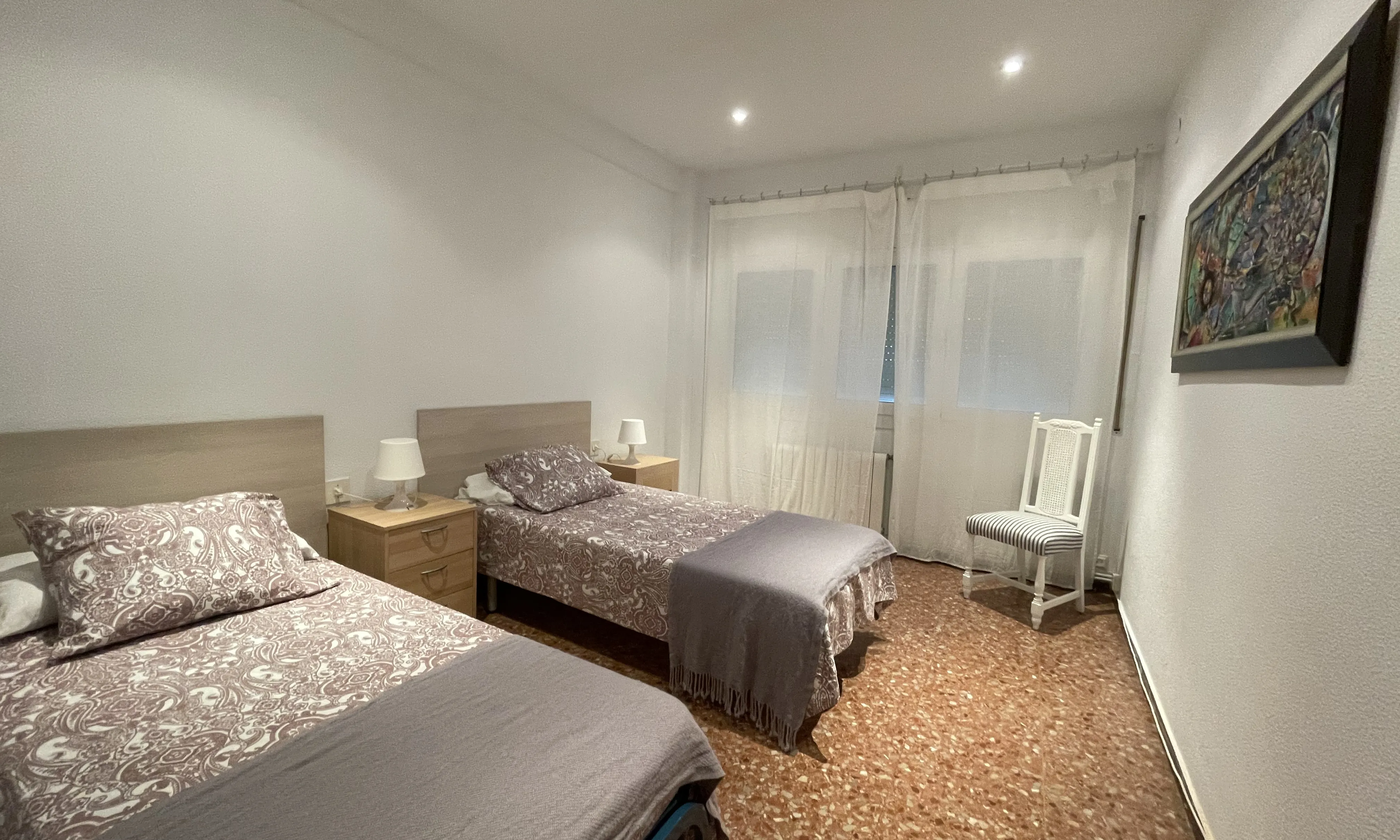 Els allotjaments es fan en pisos de la pròpia fundació i en hotels col·laboradors.