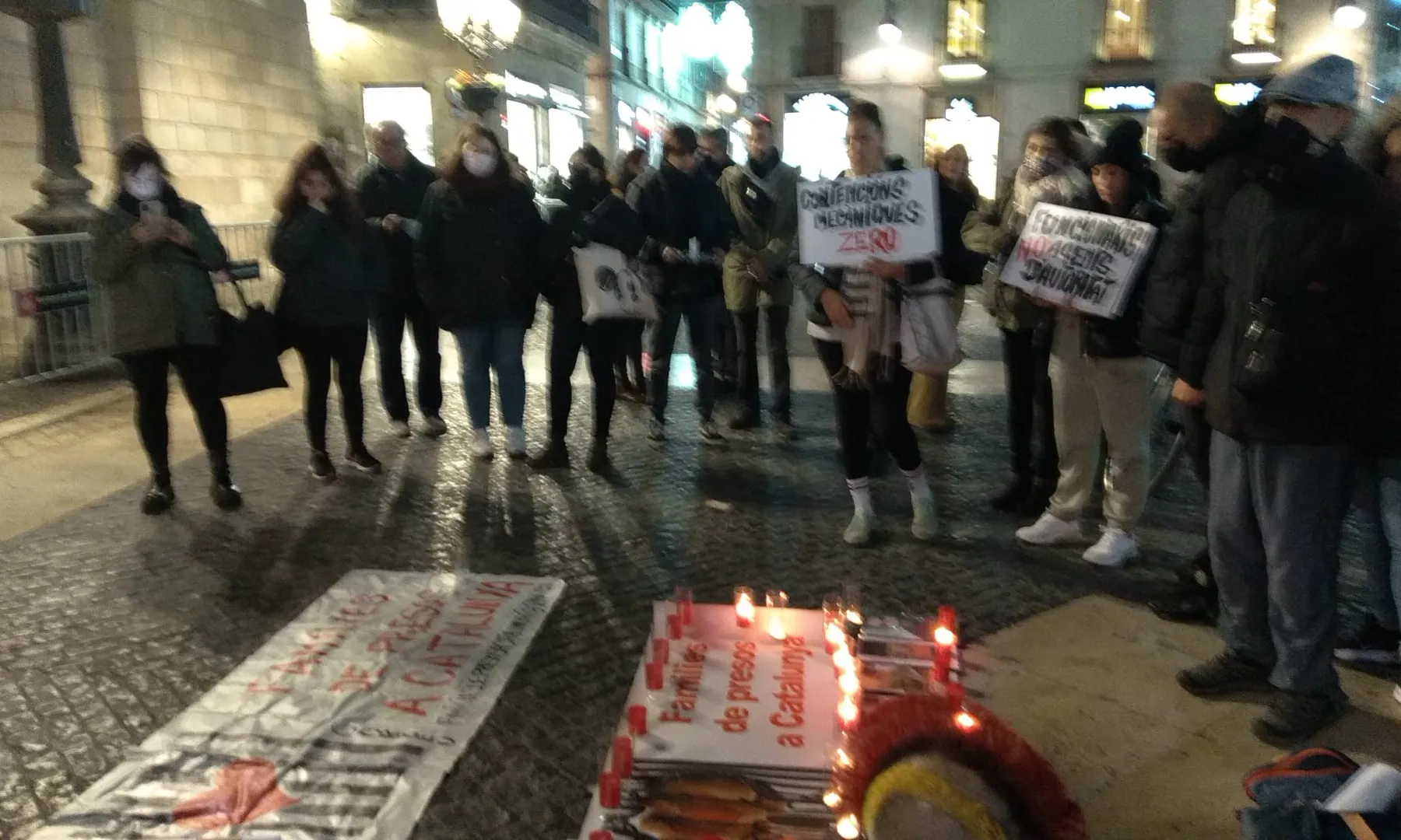 Les famílies exigeixen acabar amb l'abús de les contencions mecàniques.