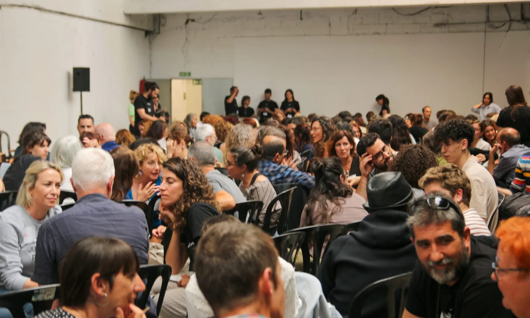 Cita a cegues entre professionals de la cultura i de l'àmbit social.