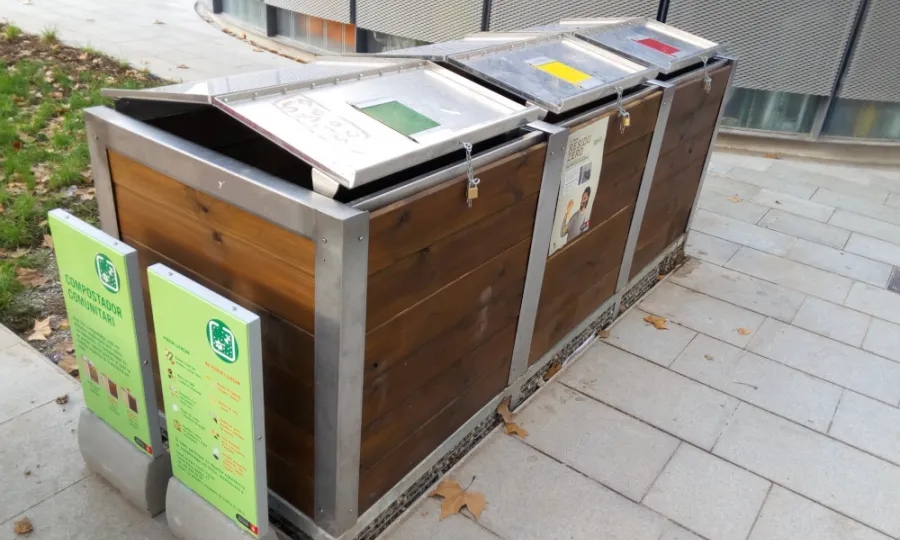 El compostador comunitari del Raval situat a la plaça Folch i Torres.
