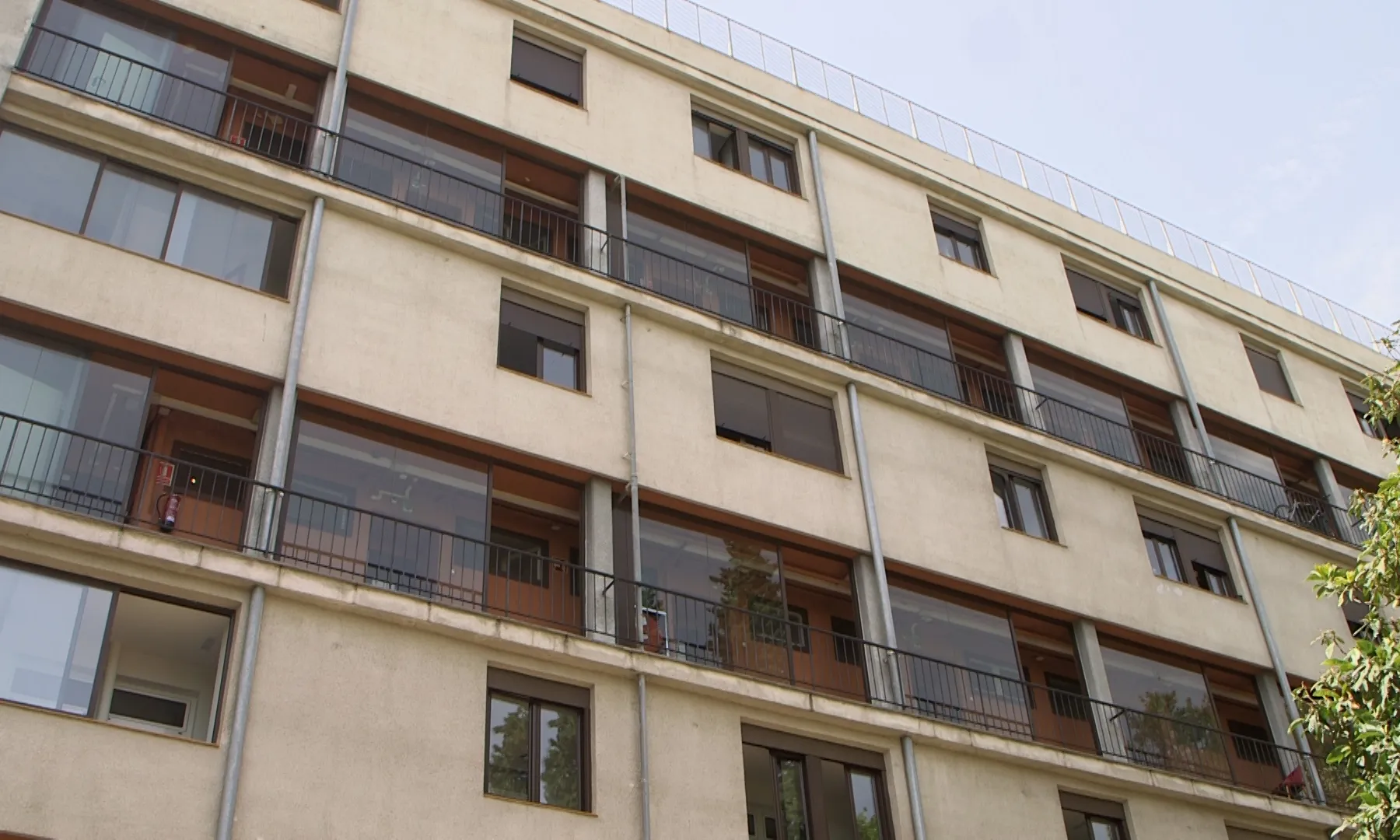 Durant el 2020 es van construir disset habitatges a la Llar Casa Bloc i el febrer del 2021 van entrar-hi a viure les famílies.