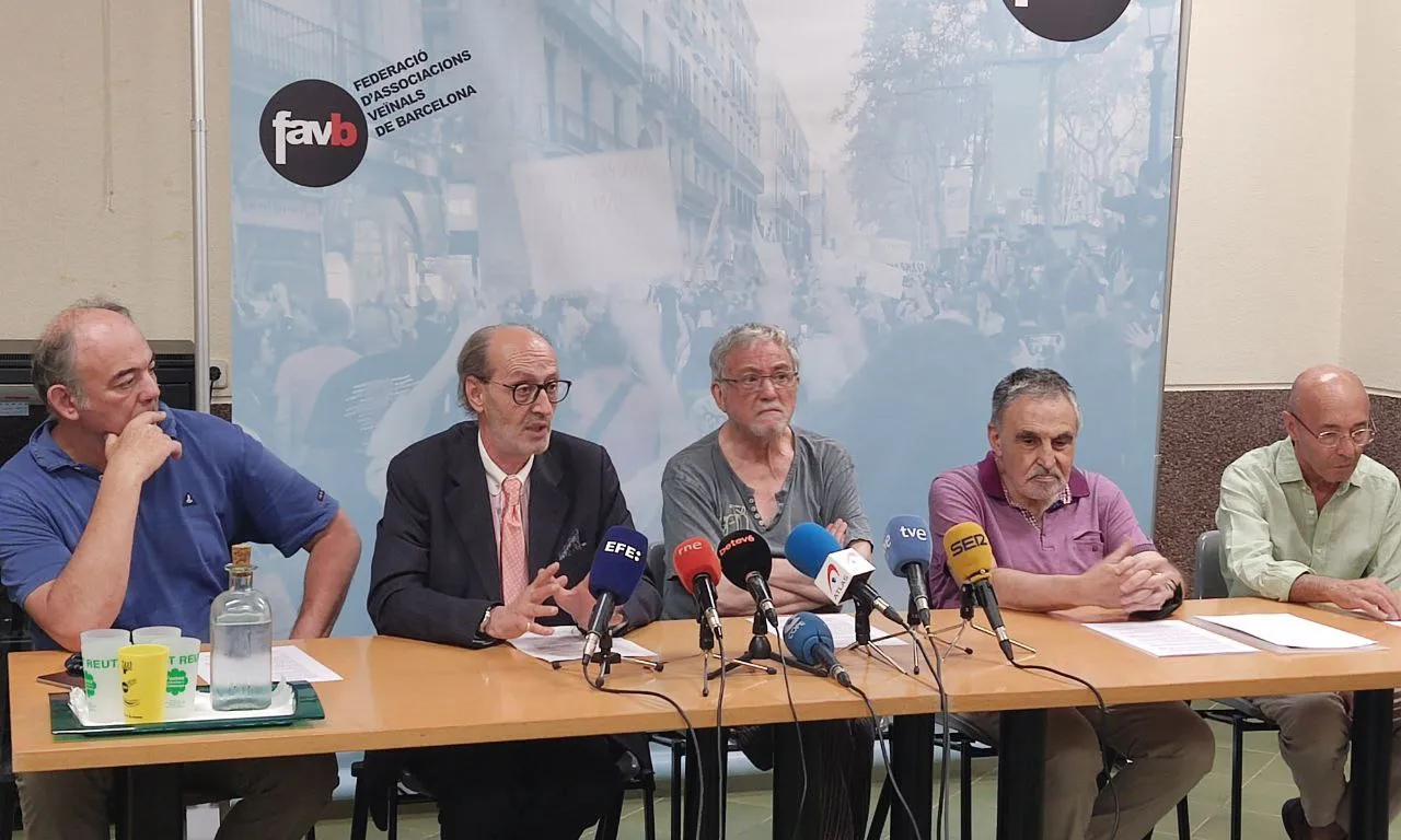 La Federació d'Associacions Veïnals de Barcelona està present en diversos actes d'associacions veïnals.