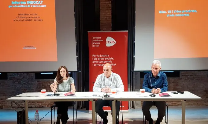 Un moment de la presentació de l'informe 'Vides precàries, drets vulnerats' d'ECAS.