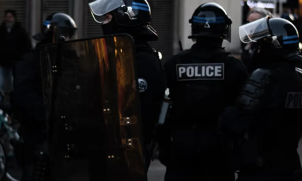Un gran percentatge de les identificacions policials a Catalunya van dirigides a persones estrangeres. Font: Llicència CC Unsplash