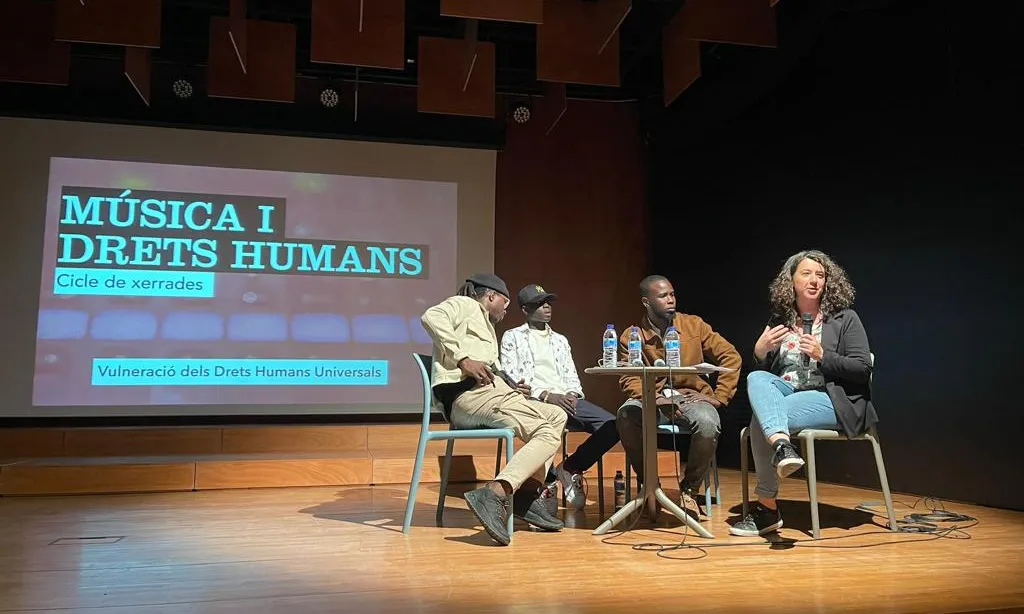 El cicle 'Música i Drets Humans', organitzat amb la col·laboració de la Coordinadora d'ONGD i aMS de Lleida, va debatre sobre la situació al Senegal.