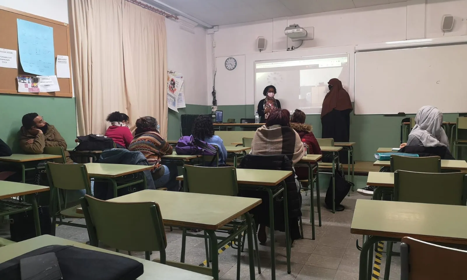 Un moment d'una de les sessions de sensibilització que fa l'entitat Amunt i Crits a Figueres.