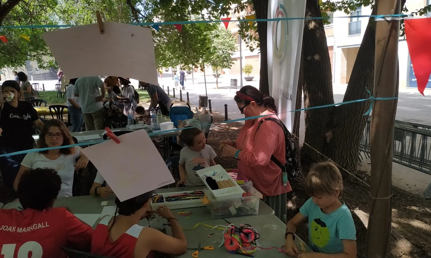 L'Associació d'Atenció a la Diversitat Familiar porta més de sis anys treballant pels drets de les famílies, independentment de la seva tipologia. 