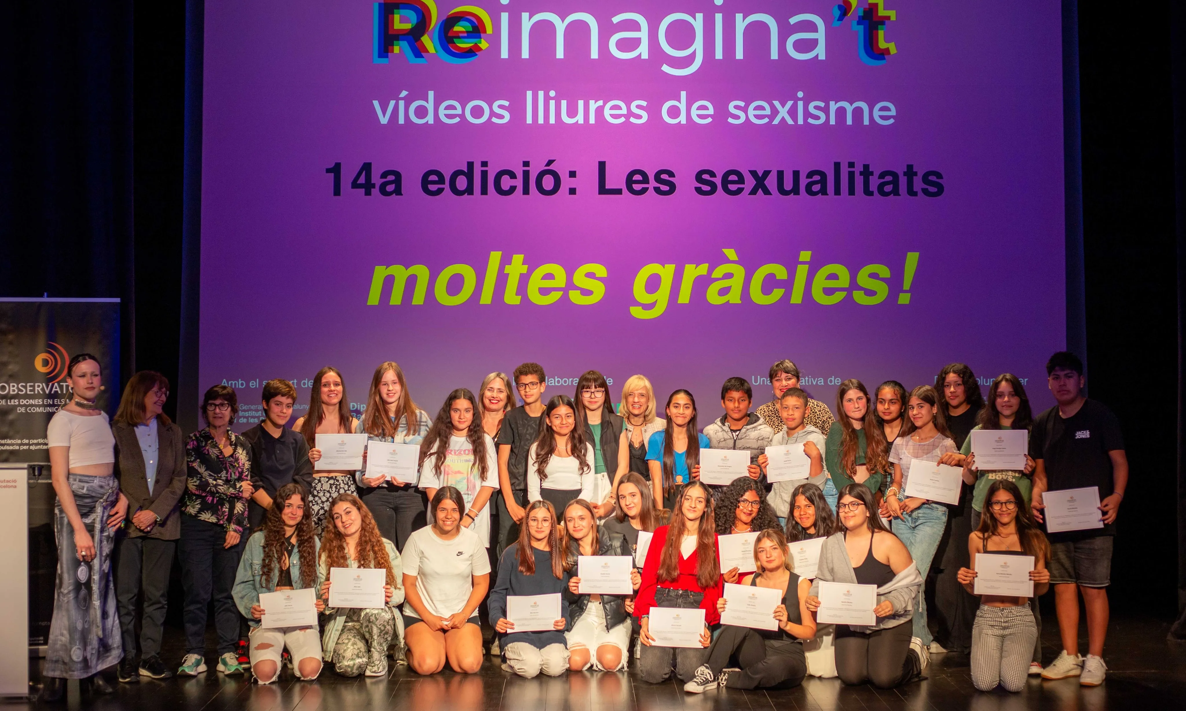 Les guanyadores de la 14a edició del 'Reimagina't' durant la cerimònia d'entrega de premis. Font: Observatori de les Dones als Mitjans.