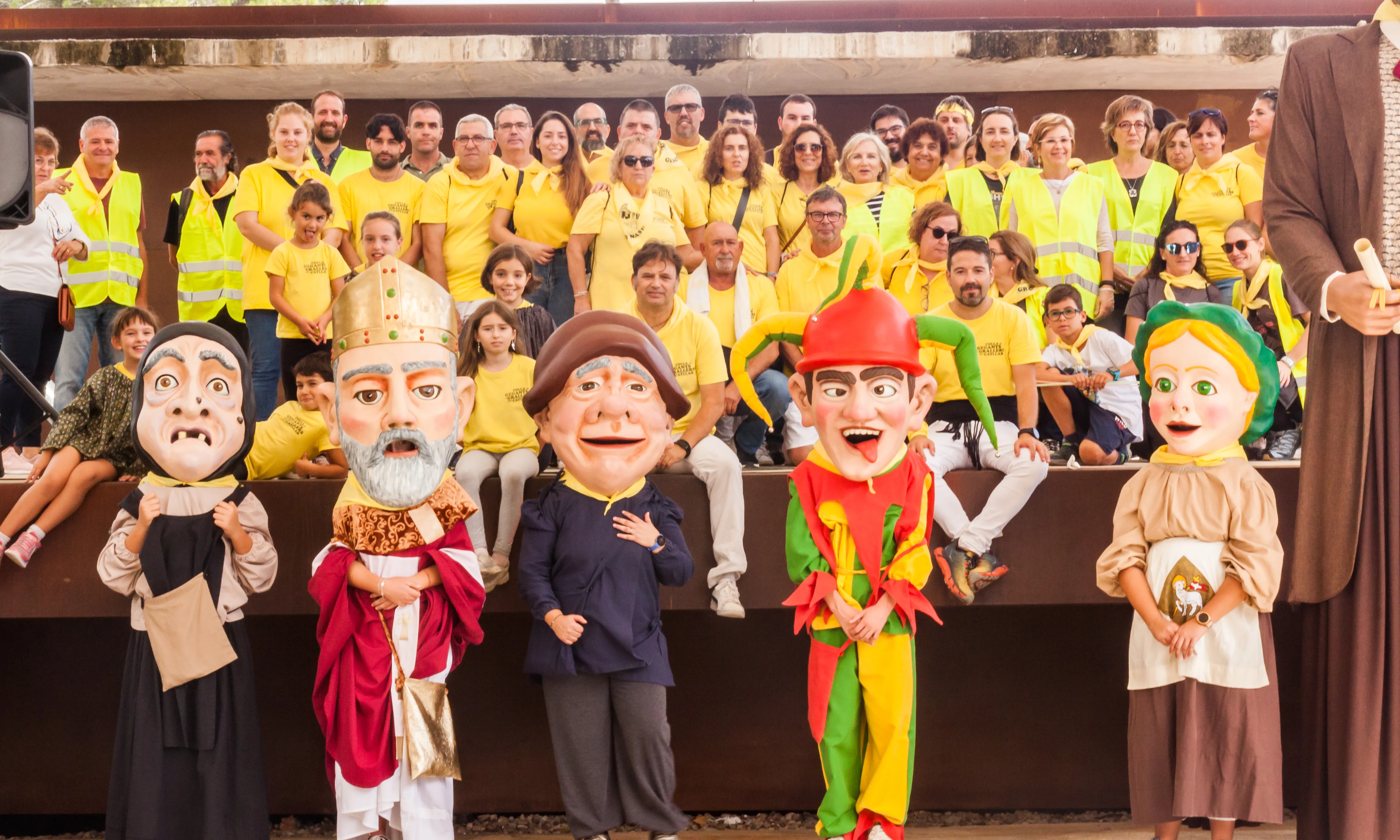 La colla té el suport i la participació d'infants, la qual és una aposta pel relleu generacional i la continuïtat de la tradició gegantera.