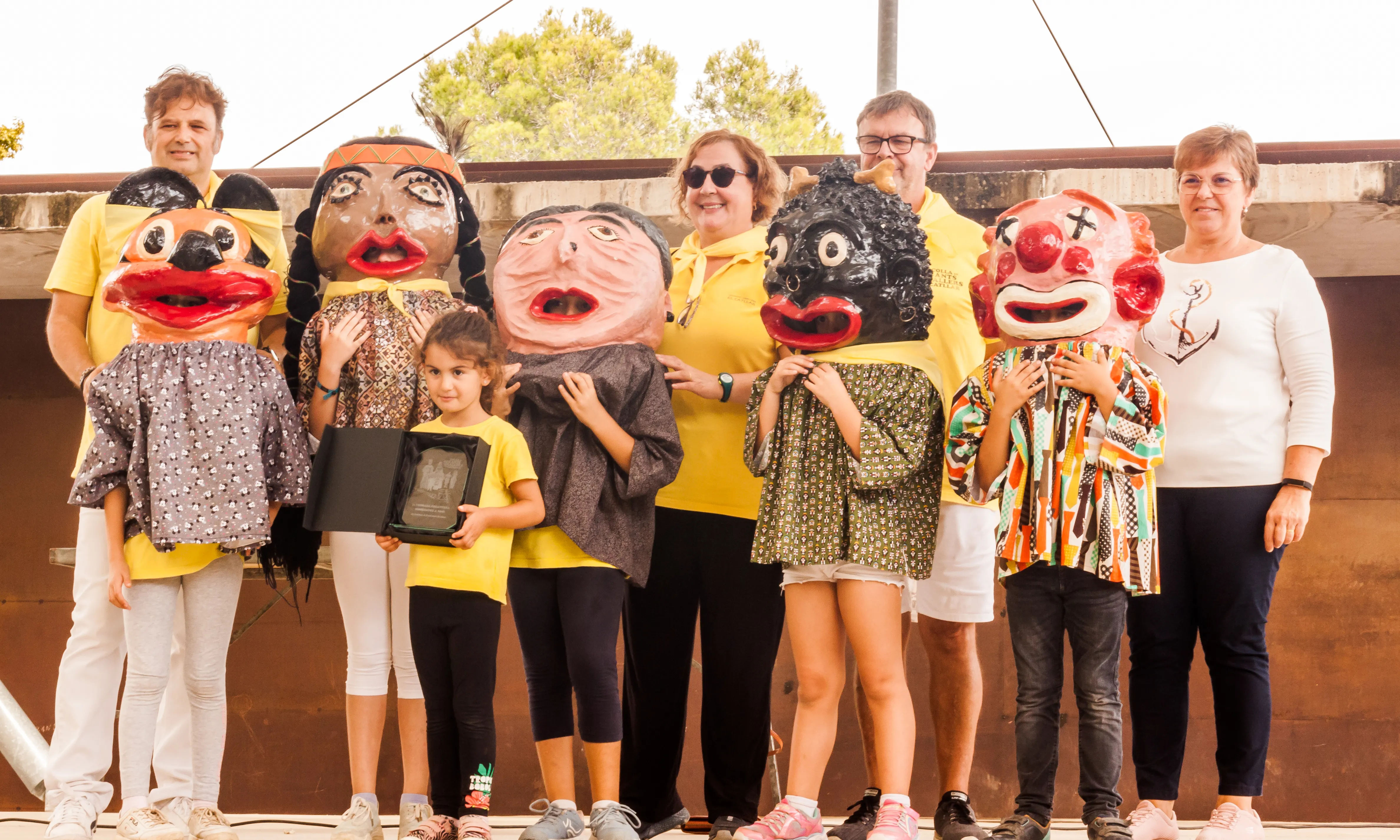 Gràcies a la col·laboració de les alumnes d'ESO de l'escola Agulla del Catllar, es varen poder crear capgrossos nous per incorporar a la colla.