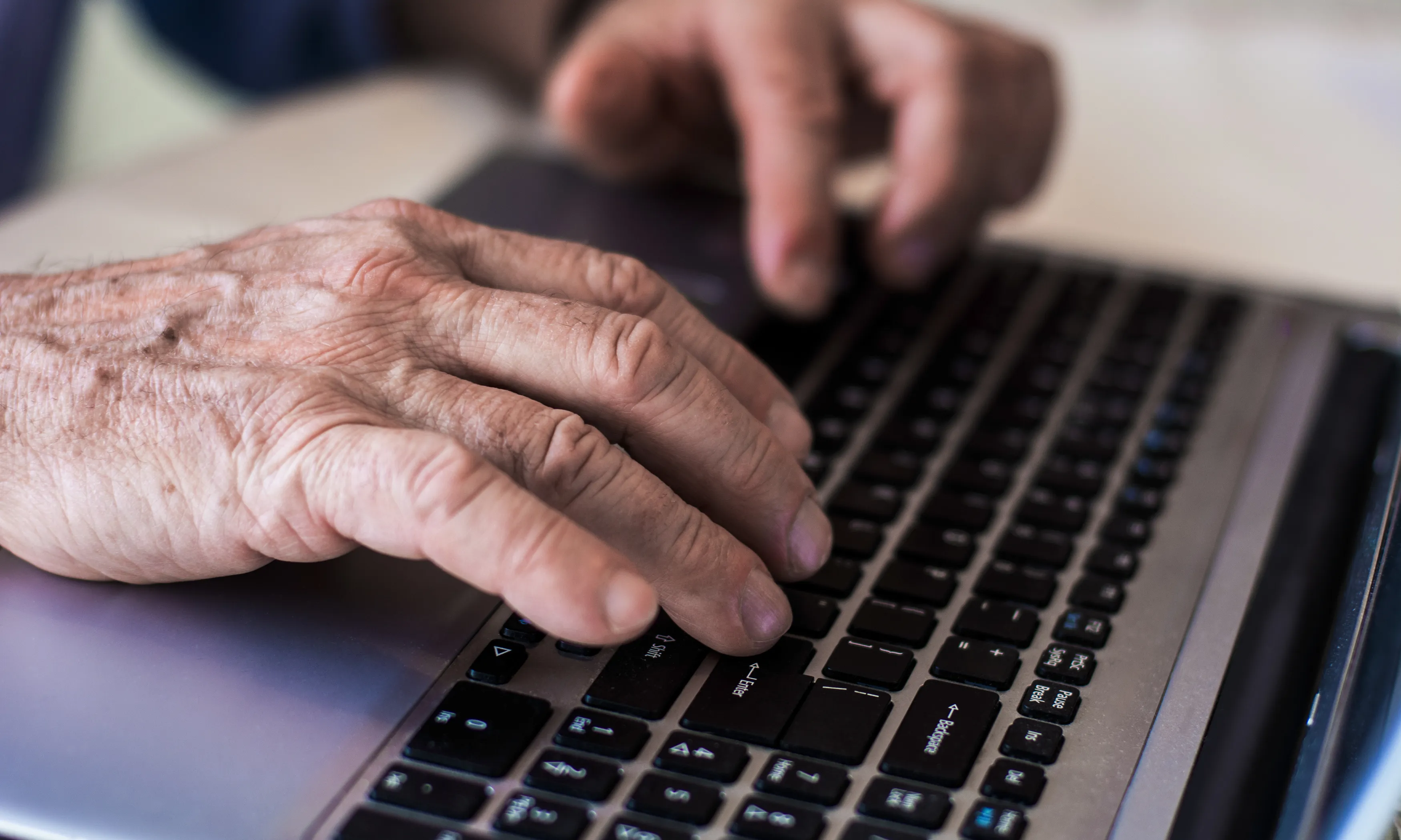 Des que es va iniciar la prova pilot del casal en línia, es calcula que les usuàries s'han connectat una mitjana de dues hores cada dia. Font: iStock.