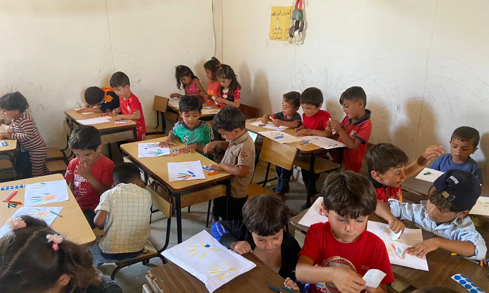 Una de les aules de l'espai educatiu que Al Karia té a l'assentament Ibrahim Taleb.
