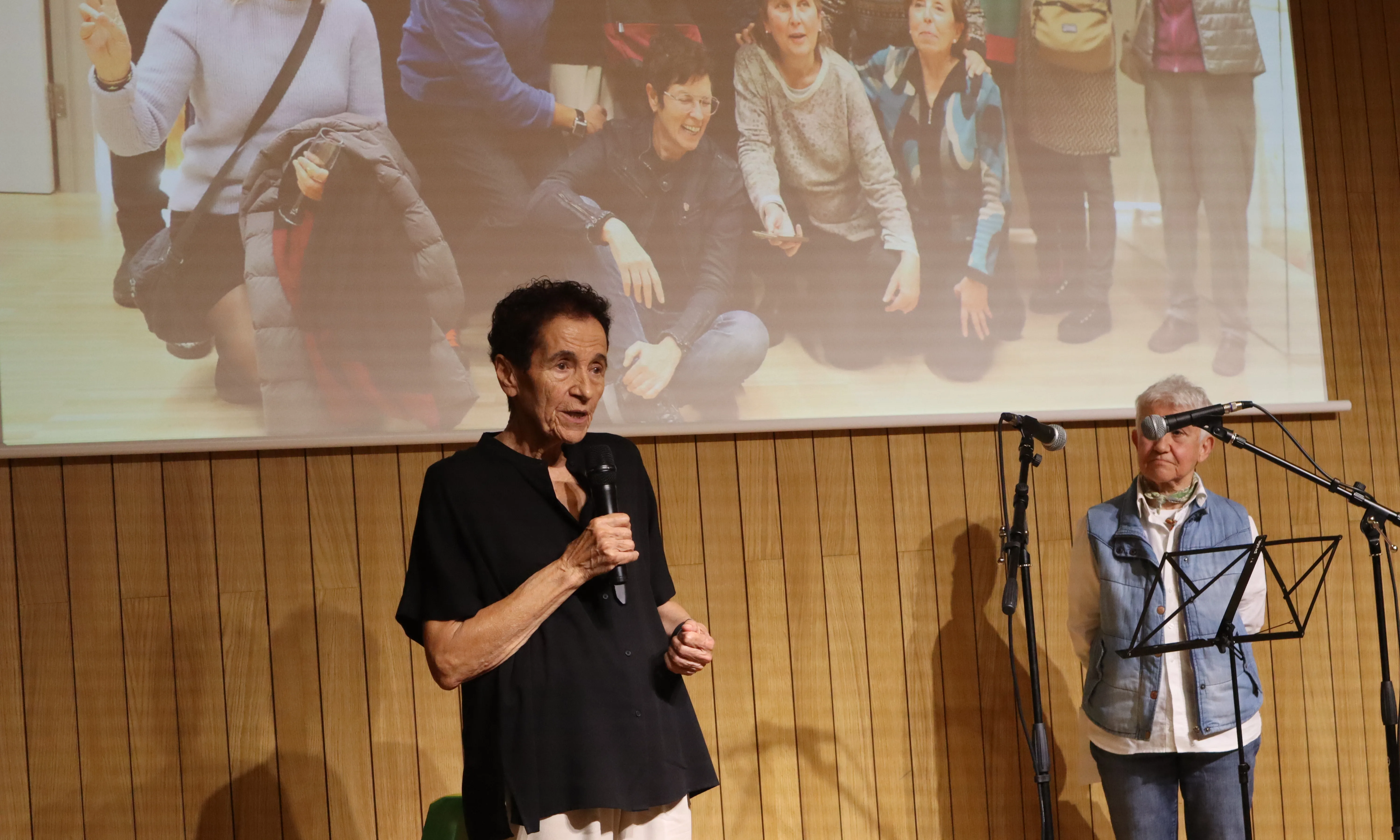 Empar Pineda agraint la concessió de la Medalla a la Promoció dels Valors de la Igualtat. Font: Cristina Costa.