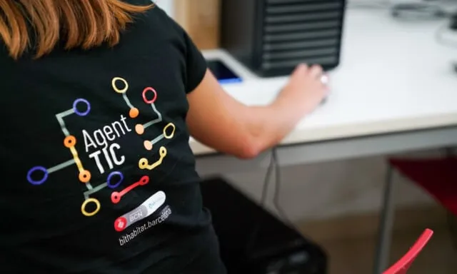 Les Agents TIC han atès gairebé 20.000 ciutadans per ajudar-les amb tràmits digitals. Font: Ajuntament de Barcelona.
