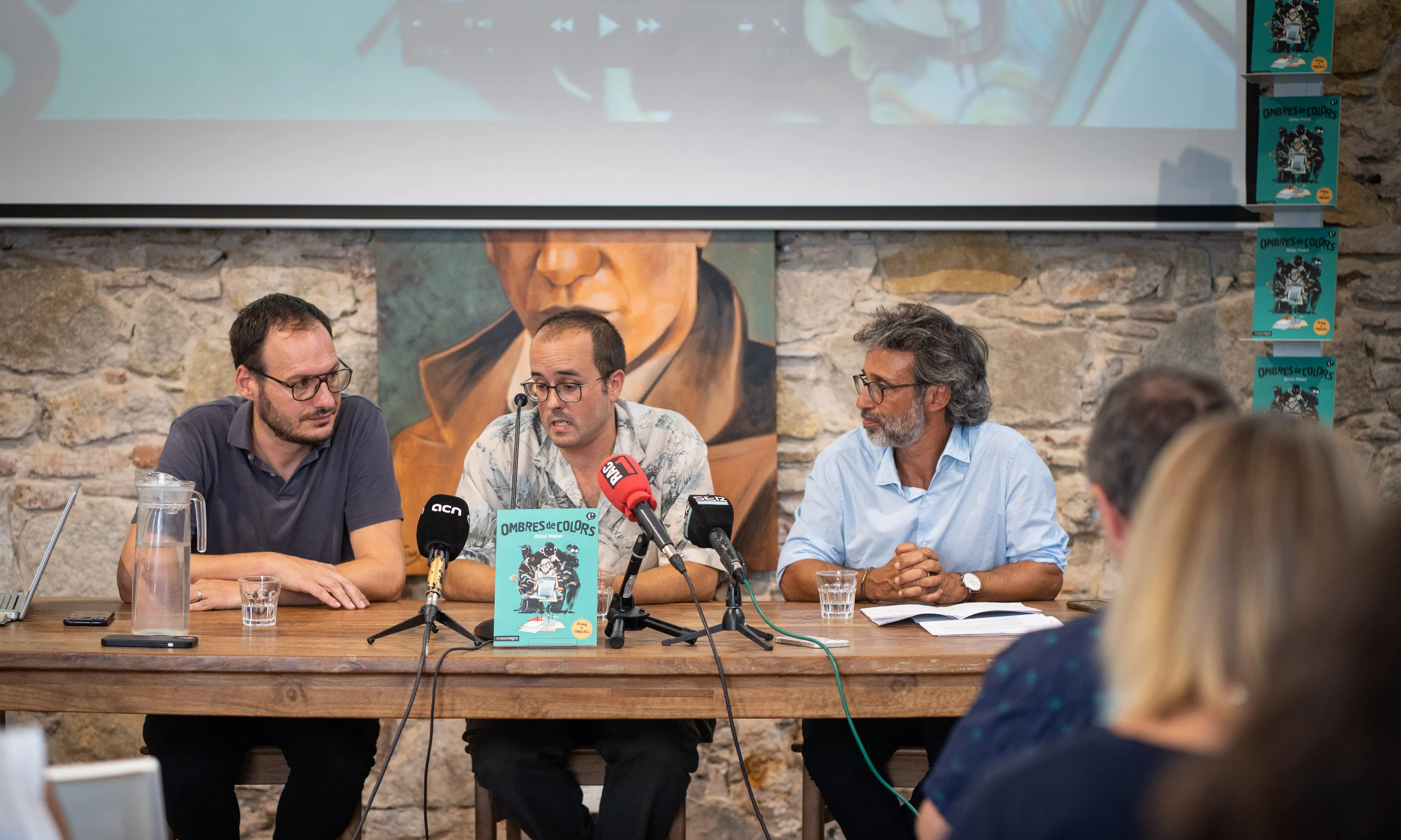 El còmic 'Ombres de colors', d'Oriol Malet, parla d'abandonament escolar a través de casos reals i de la mirada del mestre.