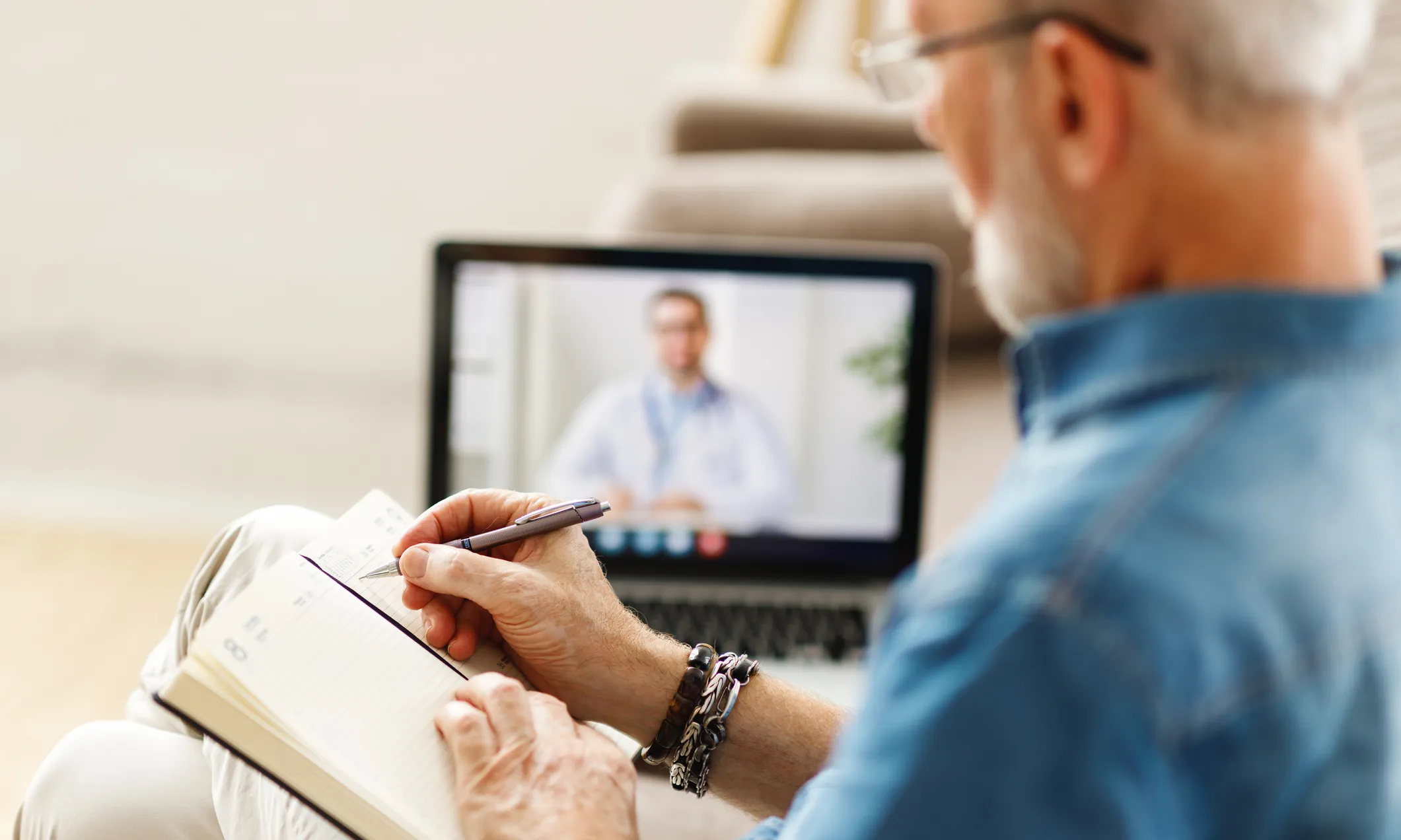 La cooperativa Enment aposta per la teràpia en línia per fer més assequibles els costos d'accés a l'assistència psicològica. Font: iStock.