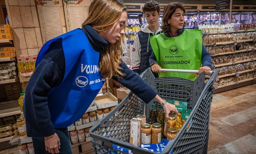 L'any passat, unes 16.200 persones es van implicar com a voluntàries en el Gran Recapte.