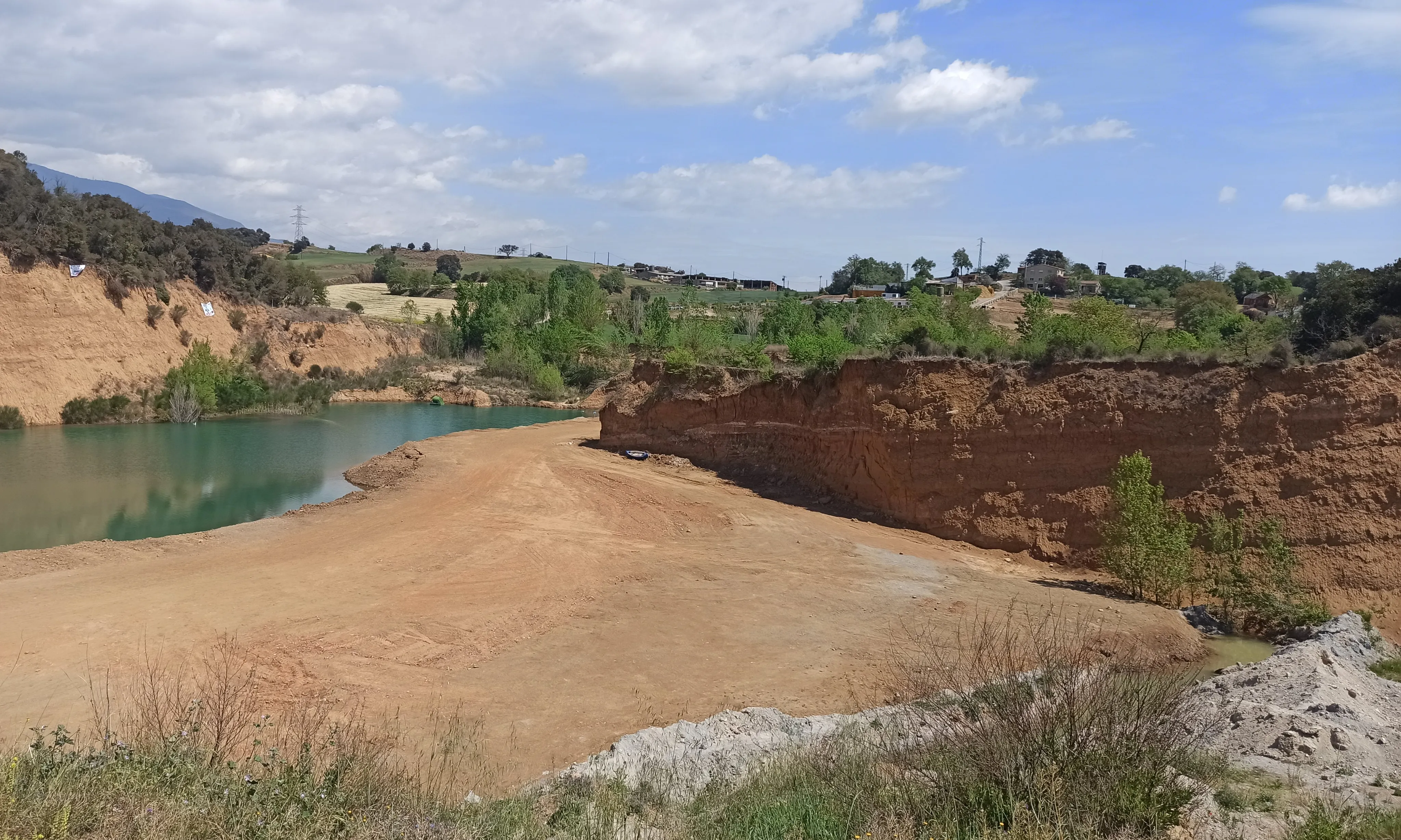 Les zones humides que es formen en aquests grans orificis són una font de vida i conformen ecosistemes plens de biodiversitat.
