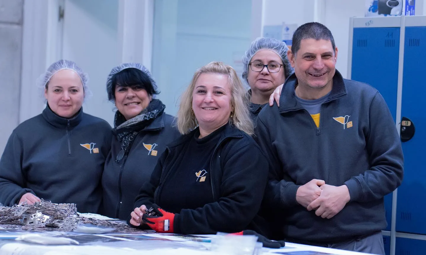 La cooperativa gestiona centres ocupacionals, un centre especial de treball i ofereix servei de suport a l'autonomia a la llar.