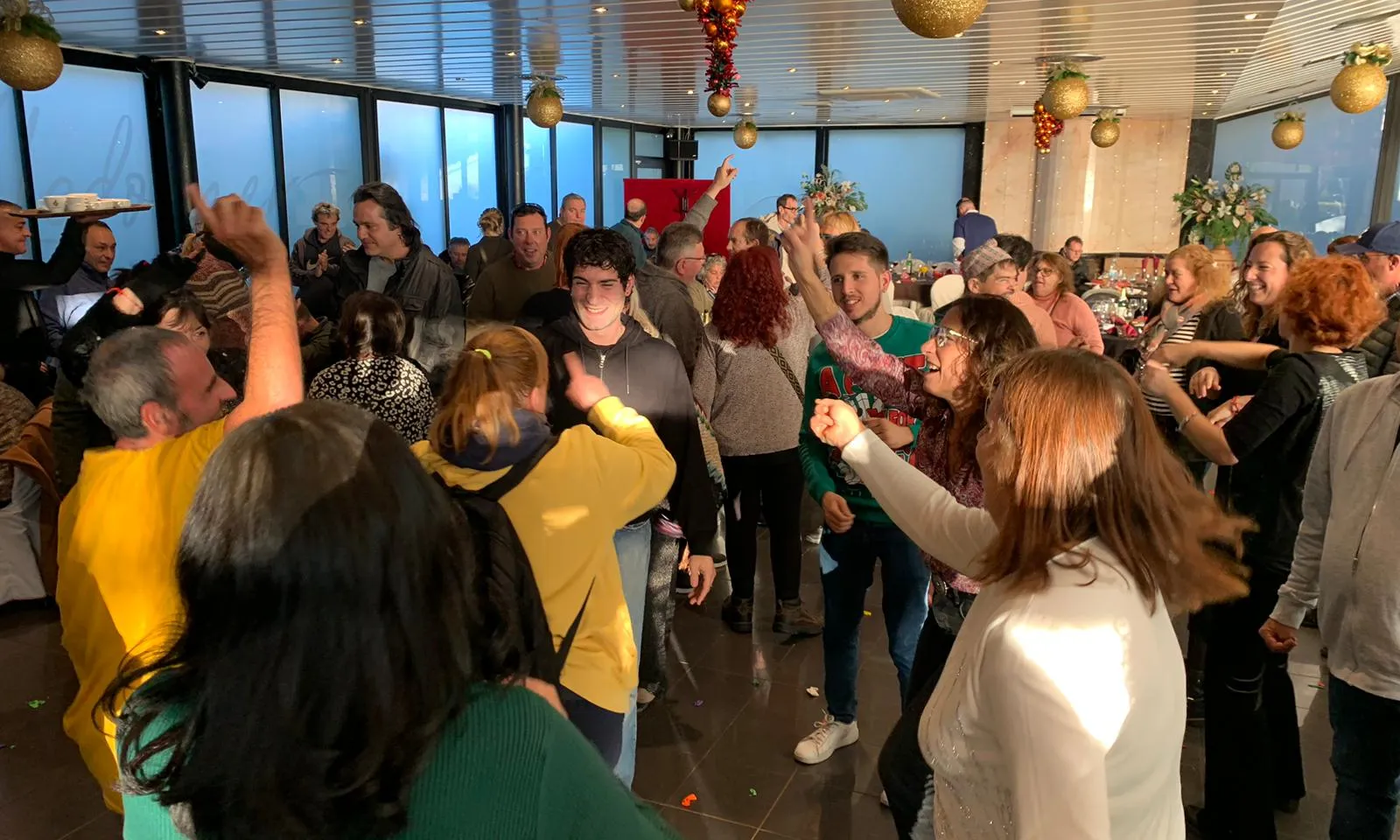 El dinar de Nadal de la Fundació Via-Guasp va concloure amb música i ball.